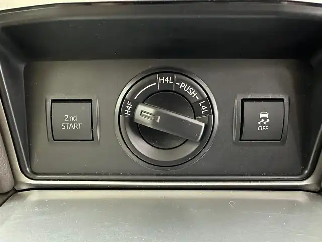 トヨタ ランドクルーザー プラド TX Lパッケージ 兵庫県 2019(令1)年 4.9万km ホワイトパールクリスタルシャイン 純正SDナビ(CD/DVD/SD/Bluetooth/フルセグ)/全方位カメラ/パワーシート/シートヒーター/エアシート/コーナーセンサー/ルーフレール/純正エアロパーツ/4WD/前後ドライブレコーダー/レザーシート/サイドステップ/純正17インチアルミホイール/純正フロアマット/ビルトインETC/LEDヘッドライト/LEDフォグライト/オートライト/オートマチックハイビーム