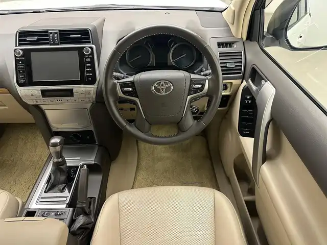 トヨタ ランドクルーザー プラド TX Lパッケージ 兵庫県 2019(令1)年 4.9万km ホワイトパールクリスタルシャイン 純正SDナビ(CD/DVD/SD/Bluetooth/フルセグ)/全方位カメラ/パワーシート/シートヒーター/エアシート/コーナーセンサー/ルーフレール/純正エアロパーツ/4WD/前後ドライブレコーダー/レザーシート/サイドステップ/純正17インチアルミホイール/純正フロアマット/ビルトインETC/LEDヘッドライト/LEDフォグライト/オートライト/オートマチックハイビーム