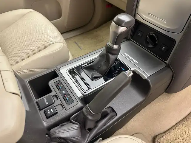 トヨタ ランドクルーザー プラド TX Lパッケージ 兵庫県 2019(令1)年 4.9万km ホワイトパールクリスタルシャイン 純正SDナビ(CD/DVD/SD/Bluetooth/フルセグ)/全方位カメラ/パワーシート/シートヒーター/エアシート/コーナーセンサー/ルーフレール/純正エアロパーツ/4WD/前後ドライブレコーダー/レザーシート/サイドステップ/純正17インチアルミホイール/純正フロアマット/ビルトインETC/LEDヘッドライト/LEDフォグライト/オートライト/オートマチックハイビーム