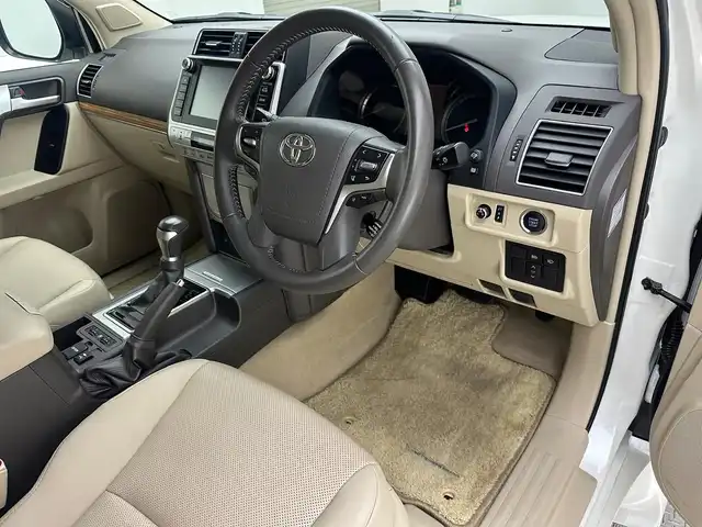 トヨタ ランドクルーザー プラド TX Lパッケージ 兵庫県 2019(令1)年 4.9万km ホワイトパールクリスタルシャイン 純正SDナビ(CD/DVD/SD/Bluetooth/フルセグ)/全方位カメラ/パワーシート/シートヒーター/エアシート/コーナーセンサー/ルーフレール/純正エアロパーツ/4WD/前後ドライブレコーダー/レザーシート/サイドステップ/純正17インチアルミホイール/純正フロアマット/ビルトインETC/LEDヘッドライト/LEDフォグライト/オートライト/オートマチックハイビーム