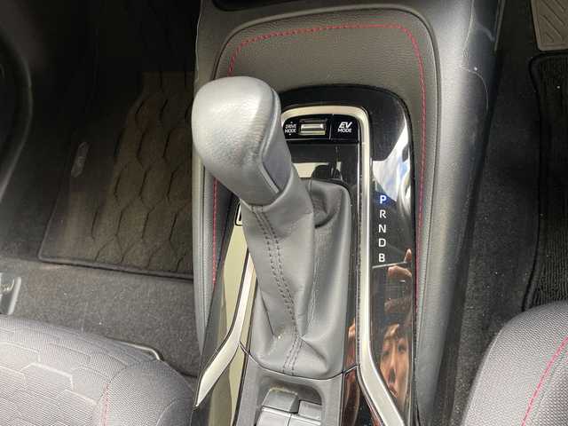 トヨタ カローラ スポーツ ハイブリッドG Z 愛知県 2019(平31)年 3.7万km ブラッキッシュアゲハガラスフレーク 純正ナビ　SDカードなし/レーダークルーズコントロール/バックカメラ/コーナーセンサー/純正アルミホイール/ブラインドスポットモニター/LEDヘッドライト/オートマチックハイビーム/ドライブレコーダー/ETC/衝突軽減システム/フルセグ/ＣＤ/Bluetooth/ステアリングスイッチ/スマートキー/プッシュスタート