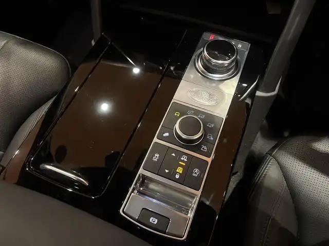 ランドローバー ランドローバー ディスカバリー ランドマークED 道央・札幌 2020(令2)年 3.1万km ユーロンホワイト ユーロンホワイト/ドライバーアシストパック/　・ACC(ステアリングアシスト付)/　・ブラインドスポットアシスト/　・ハイスピードエマージェンシーブレーキ/　・トラフィックサインレゴニクション/　・アダプティブスピードリミッター/2座式3列目シート/フロントシートヒーター/ステアリングヒーター/21インチ”スタイル1012”10スプリットスポークAW/ブラックルーフレール/MERIDIANサウンド/純正メモリナビ/360°カメラ/パークアシスト/パワーテールゲート