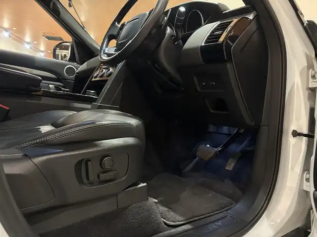 ランドローバー ランドローバー ディスカバリー ランドマークED 道央・札幌 2020(令2)年 3.1万km ユーロンホワイト ユーロンホワイト/ドライバーアシストパック/　・ACC(ステアリングアシスト付)/　・ブラインドスポットアシスト/　・ハイスピードエマージェンシーブレーキ/　・トラフィックサインレゴニクション/　・アダプティブスピードリミッター/2座式3列目シート/フロントシートヒーター/ステアリングヒーター/21インチ”スタイル1012”10スプリットスポークAW/ブラックルーフレール/MERIDIANサウンド/純正メモリナビ/360°カメラ/パークアシスト/パワーテールゲート