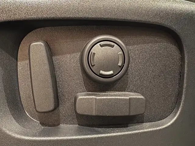 ランドローバー ランドローバー ディスカバリー ランドマークED 道央・札幌 2020(令2)年 3.1万km ユーロンホワイト ユーロンホワイト/ドライバーアシストパック/　・ACC(ステアリングアシスト付)/　・ブラインドスポットアシスト/　・ハイスピードエマージェンシーブレーキ/　・トラフィックサインレゴニクション/　・アダプティブスピードリミッター/2座式3列目シート/フロントシートヒーター/ステアリングヒーター/21インチ”スタイル1012”10スプリットスポークAW/ブラックルーフレール/MERIDIANサウンド/純正メモリナビ/360°カメラ/パークアシスト/パワーテールゲート