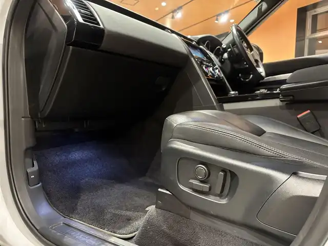 ランドローバー ランドローバー ディスカバリー ランドマークED 道央・札幌 2020(令2)年 3.1万km ユーロンホワイト ユーロンホワイト/ドライバーアシストパック/　・ACC(ステアリングアシスト付)/　・ブラインドスポットアシスト/　・ハイスピードエマージェンシーブレーキ/　・トラフィックサインレゴニクション/　・アダプティブスピードリミッター/2座式3列目シート/フロントシートヒーター/ステアリングヒーター/21インチ”スタイル1012”10スプリットスポークAW/ブラックルーフレール/MERIDIANサウンド/純正メモリナビ/360°カメラ/パークアシスト/パワーテールゲート