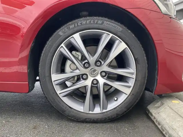 レクサス ＩＳ 300h バージョンL 静岡県 2018(平30)年 6.4万km レッドマイカクリスタルシャイン Toyota Safety Sense/純正メーカーナビ/　AM FM CD DVD Bluetooth USB SDREC/フルセグTV/ビルトインETC2.0/バックモニター/三眼LEDオートヘッドランプ/レーダークルーズコントロール/シートヒーター＆シートベンチレーション(前席)/前後方クリアランスソナー/純正17インチアルミホイール/スマートキー2本/パドルシフト/ムーンルーフ/前方ドライブレコーダー/ベージュレザーシート/パワーシート(前席)