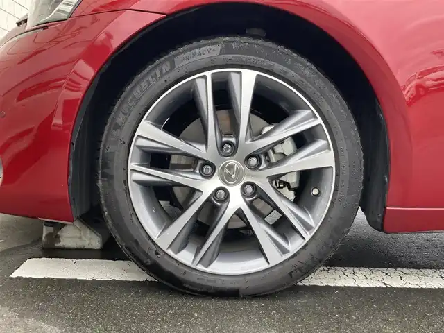 レクサス ＩＳ 300h バージョンL 静岡県 2018(平30)年 6.4万km レッドマイカクリスタルシャイン Toyota Safety Sense/純正メーカーナビ/　AM FM CD DVD Bluetooth USB SDREC/フルセグTV/ビルトインETC2.0/バックモニター/三眼LEDオートヘッドランプ/レーダークルーズコントロール/シートヒーター＆シートベンチレーション(前席)/前後方クリアランスソナー/純正17インチアルミホイール/スマートキー2本/パドルシフト/ムーンルーフ/前方ドライブレコーダー/ベージュレザーシート/パワーシート(前席)