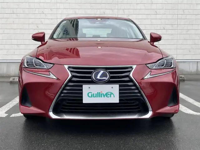 レクサス ＩＳ 300h バージョンL 静岡県 2018(平30)年 6.4万km レッドマイカクリスタルシャイン Toyota Safety Sense/純正メーカーナビ/　AM FM CD DVD Bluetooth USB SDREC/フルセグTV/ビルトインETC2.0/バックモニター/三眼LEDオートヘッドランプ/レーダークルーズコントロール/シートヒーター＆シートベンチレーション(前席)/前後方クリアランスソナー/純正17インチアルミホイール/スマートキー2本/パドルシフト/ムーンルーフ/前方ドライブレコーダー/ベージュレザーシート/パワーシート(前席)