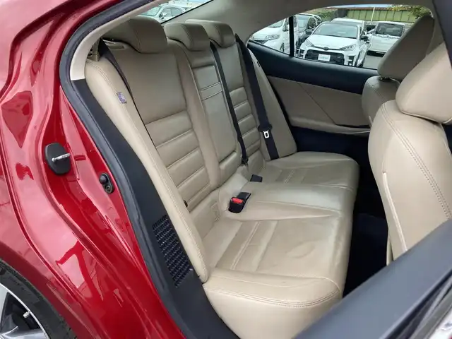 レクサス ＩＳ 300h バージョンL 静岡県 2018(平30)年 6.4万km レッドマイカクリスタルシャイン Toyota Safety Sense/純正メーカーナビ/　AM FM CD DVD Bluetooth USB SDREC/フルセグTV/ビルトインETC2.0/バックモニター/三眼LEDオートヘッドランプ/レーダークルーズコントロール/シートヒーター＆シートベンチレーション(前席)/前後方クリアランスソナー/純正17インチアルミホイール/スマートキー2本/パドルシフト/ムーンルーフ/前方ドライブレコーダー/ベージュレザーシート/パワーシート(前席)