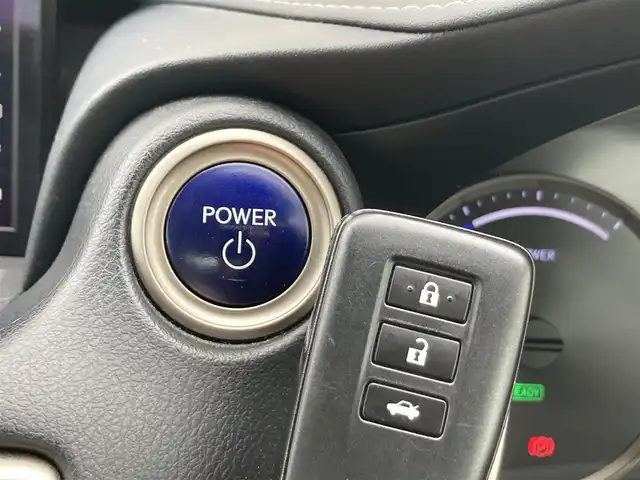 レクサス ＩＳ 300h バージョンL 静岡県 2018(平30)年 6.4万km レッドマイカクリスタルシャイン Toyota Safety Sense/純正メーカーナビ/　AM FM CD DVD Bluetooth USB SDREC/フルセグTV/ビルトインETC2.0/バックモニター/三眼LEDオートヘッドランプ/レーダークルーズコントロール/シートヒーター＆シートベンチレーション(前席)/前後方クリアランスソナー/純正17インチアルミホイール/スマートキー2本/パドルシフト/ムーンルーフ/前方ドライブレコーダー/ベージュレザーシート/パワーシート(前席)