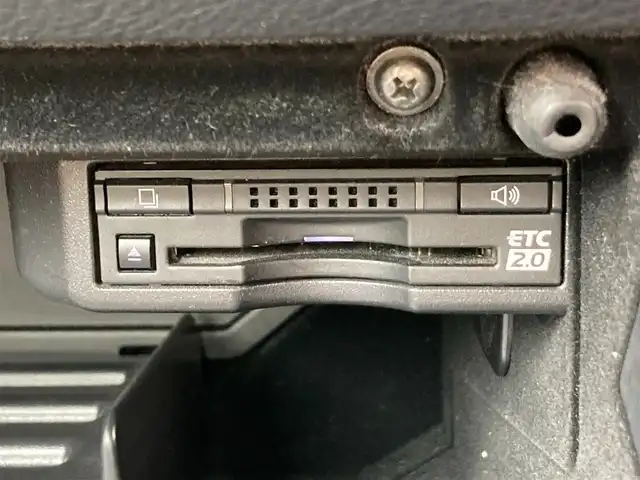 レクサス ＩＳ 300h バージョンL 静岡県 2018(平30)年 6.4万km レッドマイカクリスタルシャイン Toyota Safety Sense/純正メーカーナビ/　AM FM CD DVD Bluetooth USB SDREC/フルセグTV/ビルトインETC2.0/バックモニター/三眼LEDオートヘッドランプ/レーダークルーズコントロール/シートヒーター＆シートベンチレーション(前席)/前後方クリアランスソナー/純正17インチアルミホイール/スマートキー2本/パドルシフト/ムーンルーフ/前方ドライブレコーダー/ベージュレザーシート/パワーシート(前席)