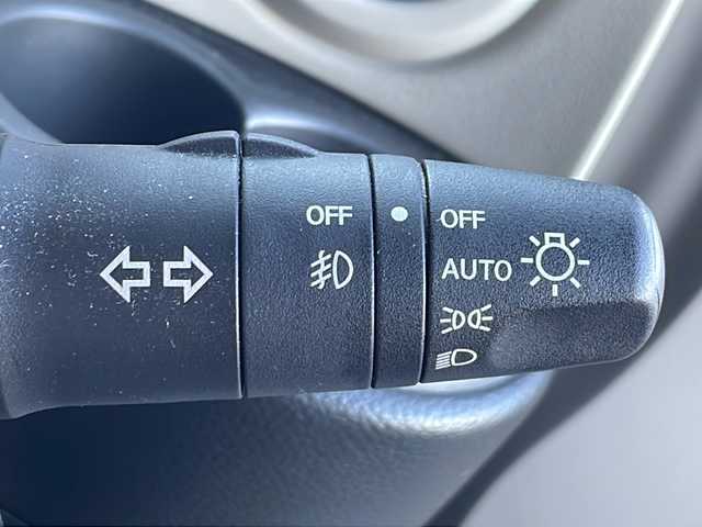 日産 キューブ 15X Vセレクション 岐阜県 2016(平28)年 7.8万km ビターショコラ 禁煙車/純正ナビ/フルセグTV/バックカメラ/アイドリングストップ/ビルトインETC/ドライブレコーダー/社外アルミホイール/純正フロアマット/フォグライト/オートエアオン/オートライト/プッシュスタート/スマートキー/スペアキー