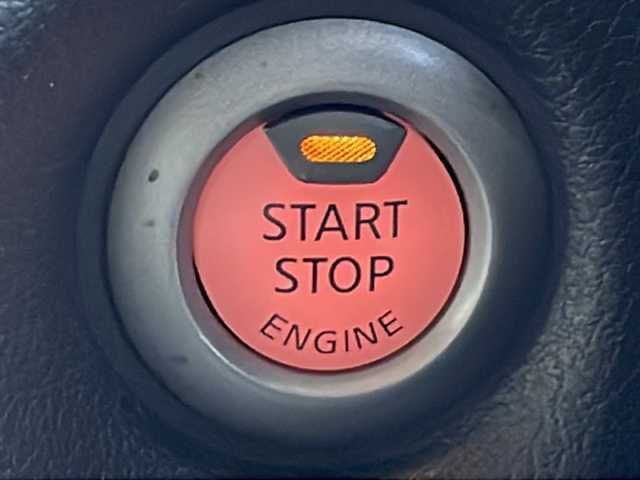 日産 キューブ 15X Vセレクション 岐阜県 2016(平28)年 7.8万km ビターショコラ 禁煙車/純正ナビ/フルセグTV/バックカメラ/アイドリングストップ/ビルトインETC/ドライブレコーダー/社外アルミホイール/純正フロアマット/フォグライト/オートエアオン/オートライト/プッシュスタート/スマートキー/スペアキー