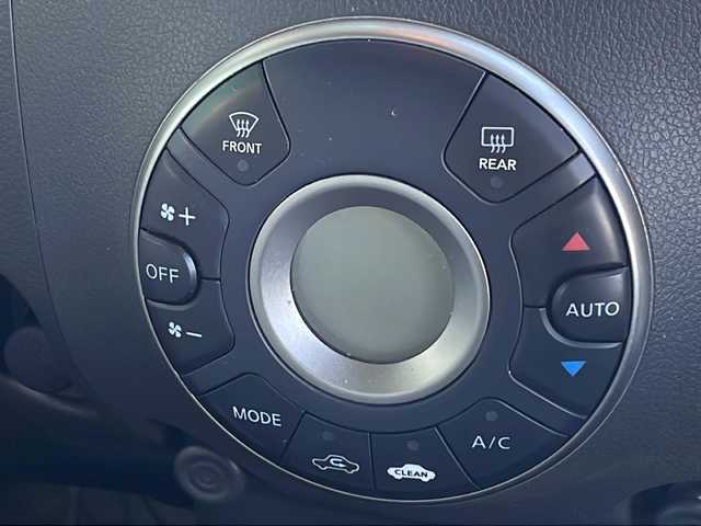 日産 キューブ 15X Vセレクション 岐阜県 2016(平28)年 7.8万km ビターショコラ 禁煙車/純正ナビ/フルセグTV/バックカメラ/アイドリングストップ/ビルトインETC/ドライブレコーダー/社外アルミホイール/純正フロアマット/フォグライト/オートエアオン/オートライト/プッシュスタート/スマートキー/スペアキー