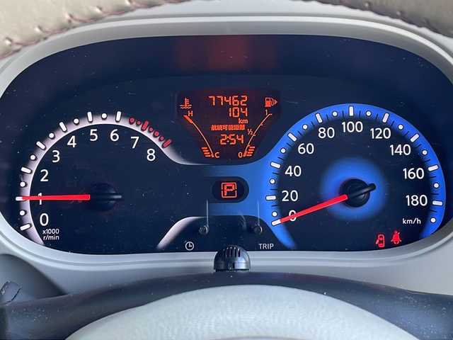 日産 キューブ 15X Vセレクション 岐阜県 2016(平28)年 7.8万km ビターショコラ 禁煙車/純正ナビ/フルセグTV/バックカメラ/アイドリングストップ/ビルトインETC/ドライブレコーダー/社外アルミホイール/純正フロアマット/フォグライト/オートエアオン/オートライト/プッシュスタート/スマートキー/スペアキー