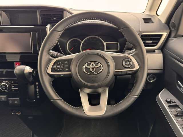 トヨタ ルーミー カスタムG 兵庫県 2023(令5)年 2万km ブライトシルバーM 純正SDナビ/フルセグ CD DVD BT MSV/両側パワースライドドア/レーダークルーズコントロール/LKA/衝突軽減ブレーキ/コーナーセンサー/電子パーキング/HOLD/LEDヘッドライト/フォグライト/オートライト/オートハイビーム/アイドリングストップ/スマートキー/プッシュスタート