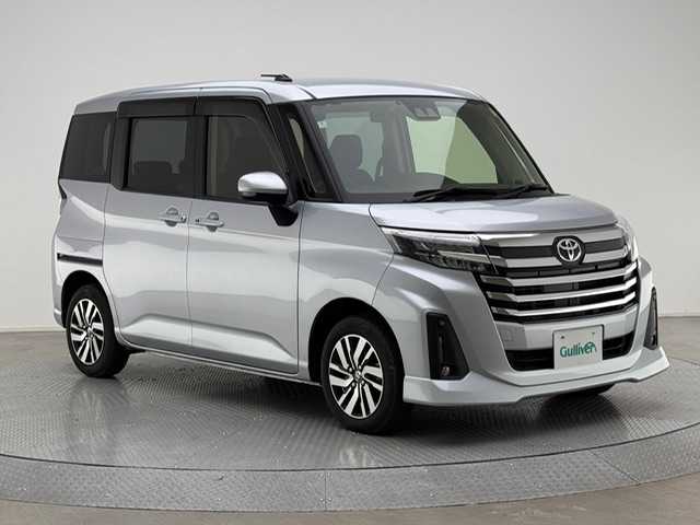 トヨタ ルーミー カスタムG 兵庫県 2023(令5)年 2万km ブライトシルバーM 純正SDナビ/フルセグ CD DVD BT MSV/両側パワースライドドア/レーダークルーズコントロール/LKA/衝突軽減ブレーキ/コーナーセンサー/電子パーキング/HOLD/LEDヘッドライト/フォグライト/オートライト/オートハイビーム/アイドリングストップ/スマートキー/プッシュスタート