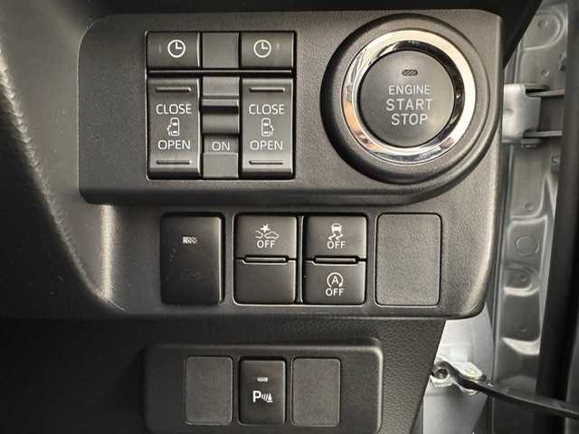 トヨタ ルーミー カスタムG 兵庫県 2023(令5)年 2万km ブライトシルバーM 純正SDナビ/フルセグ CD DVD BT MSV/両側パワースライドドア/レーダークルーズコントロール/LKA/衝突軽減ブレーキ/コーナーセンサー/電子パーキング/HOLD/LEDヘッドライト/フォグライト/オートライト/オートハイビーム/アイドリングストップ/スマートキー/プッシュスタート