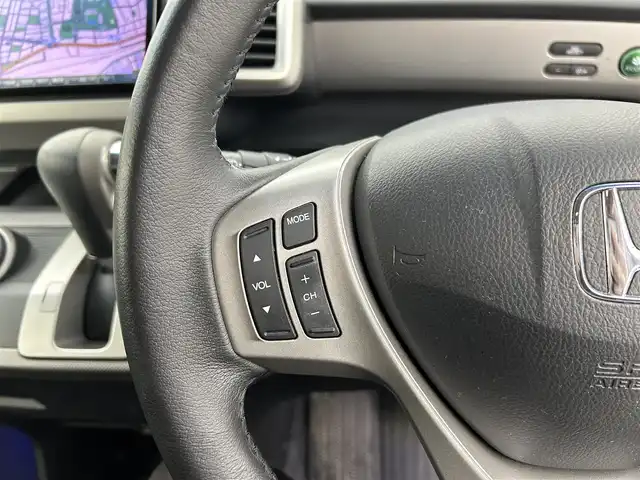 ホンダ フリード ハイブリット ジャストセレクション 福岡県 2013(平25)年 9万km プレミアムホワイトパール 社外パナソニックナビ（ＢＴ，フルセグＴＶ）　/ＥＴＣ　/前後ドライブレコーダー　/クルーズコントロール　/両側電動スライドドア　/横滑り防止装置　/フロントガラス熱線　/電動格納式ドアミラー　/純正１５インチＡＷ