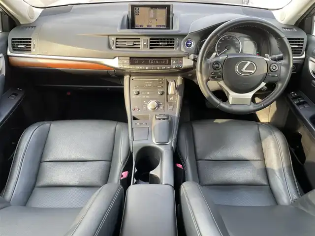 レクサス ＣＴ 200h バージョンL 滋賀県 2014(平26)年 9万km ホワイトパールクリスタルシャイン 禁煙車/純正ナビ/（CD/DVD/フルセグTV/BT/AUX/SD/FM/AM）/バックカメラ/クルーズコントロール/ビルトインETC/パドルシフト/レザーシート/シートヒーター/コーナーセンサー/自動防眩ミラー/プッシュスタート/スマートキー/純正フロアマット/LEDヘッドライト/純正17インチAW