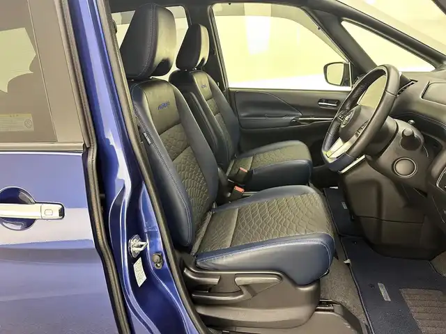 日産 セレナ e-パワー オーテック セーフティPKG 兵庫県 2020(令2)年 1.1万km 青Ⅱ 純正SDナビ(CD/DVD/フルセグ/Bluetooth)/アラウンドビューモニター/プロパイロット/両側パワースライドドア/電子パーキングブレーキ/ブレーキホールド/オートライト/LEDヘッドライト/LEDフォグライト/スタッドレスタイヤ積込/コーナーセンサー/レーンキープアシスト/純正16インチアルミホイール/純正フロアマット/スペアキー