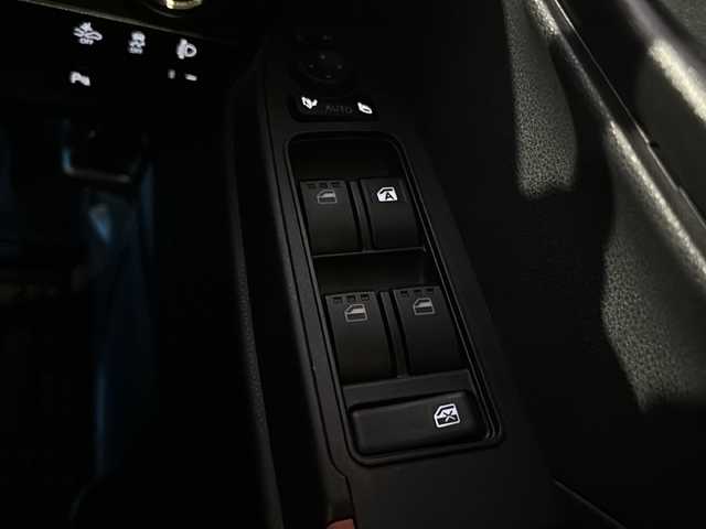 ダイハツ タント ファンクロスターボ 静岡県 2023(令5)年 1.1万km レイクブルーメタリック 純正ディスプレイオーディオ/・フルセグＴＶ/・Bluetooth/・USB/・HDMI/・AM/・FM/主要装備/・両側パワスラ/・衝突軽減/・レーンキープ/・コーナーセンサー前後/・バックカメラ/・ビルトインＥＴＣ/・ドラレコ前後/・デジタルインナーミラー/・シートヒータD/N席/・ルーフレール/・LEDヘッドライト/・オートライト/・オートハイビーム/・フォグランプ/・ステリモ/・電動パーキングブレーキ/・オートホールド/・社外フロアマット/・純正アルミホイール