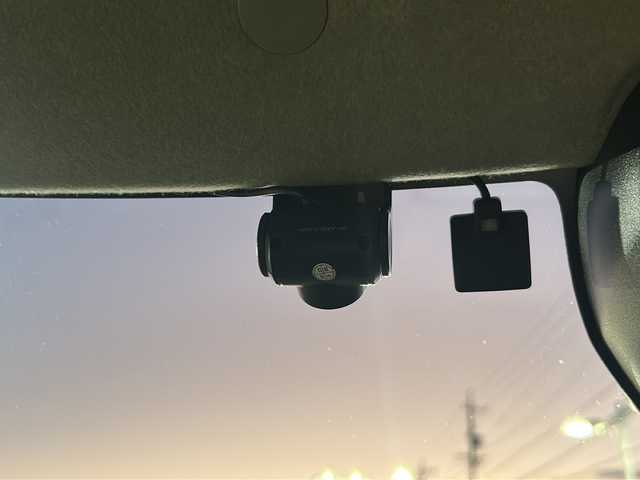 ダイハツ タント ファンクロスターボ 静岡県 2023(令5)年 1.1万km レイクブルーメタリック 純正ディスプレイオーディオ/・フルセグＴＶ/・Bluetooth/・USB/・HDMI/・AM/・FM/主要装備/・両側パワスラ/・衝突軽減/・レーンキープ/・コーナーセンサー前後/・バックカメラ/・ビルトインＥＴＣ/・ドラレコ前後/・デジタルインナーミラー/・シートヒータD/N席/・ルーフレール/・LEDヘッドライト/・オートライト/・オートハイビーム/・フォグランプ/・ステリモ/・電動パーキングブレーキ/・オートホールド/・社外フロアマット/・純正アルミホイール