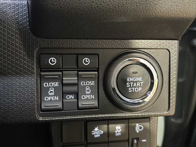 ダイハツ タント ファンクロスターボ 静岡県 2023(令5)年 1.1万km レイクブルーメタリック 純正ディスプレイオーディオ/・フルセグＴＶ/・Bluetooth/・USB/・HDMI/・AM/・FM/主要装備/・両側パワスラ/・衝突軽減/・レーンキープ/・コーナーセンサー前後/・バックカメラ/・ビルトインＥＴＣ/・ドラレコ前後/・デジタルインナーミラー/・シートヒータD/N席/・ルーフレール/・LEDヘッドライト/・オートライト/・オートハイビーム/・フォグランプ/・ステリモ/・電動パーキングブレーキ/・オートホールド/・社外フロアマット/・純正アルミホイール