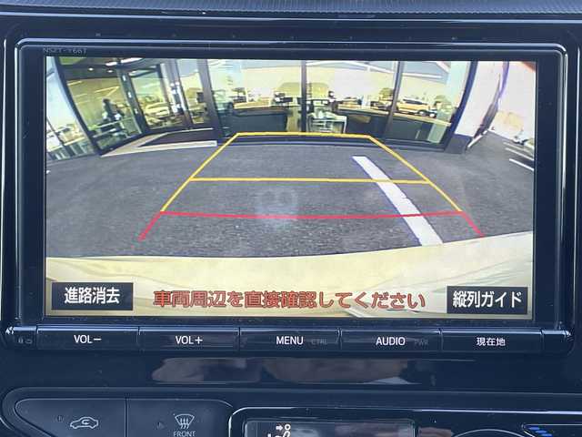 トヨタ アクア クロスオーバー 群馬県 2017(平29)年 6万km ベージュ 純正SDナビ（NSZT-Y66T）/AM/FM/CD/DVD/フルセグTV/SD/Bluetoothオーディオ/バックカメラ/ルーフレール/社外前方ドラレコ（DC-DR41）/ふらつき防止装置/レーンキープアシスト/プリクラッシュセーフティ/先行車発進お知らせ機能/オートライト/レベライザー/ハロゲンヘッドライト/オートマチックハイビーム/電動格納ウインカーミラー/ステアリングスイッチ/プッシュスタート/純正16インチアルミホイール/純正フロアマット/ビルトインETC/ハーフレザーシート/ECOモード/保証書/取扱説明書/スペアキー1本