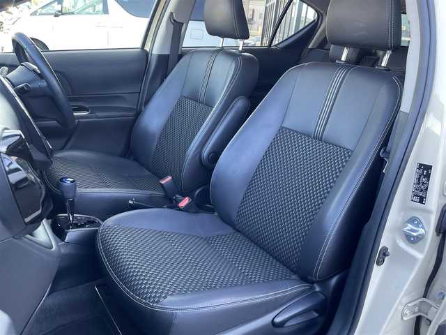 トヨタ アクア クロスオーバー 群馬県 2017(平29)年 6万km ベージュ 純正SDナビ（NSZT-Y66T）/AM/FM/CD/DVD/フルセグTV/SD/Bluetoothオーディオ/バックカメラ/ルーフレール/社外前方ドラレコ（DC-DR41）/ふらつき防止装置/レーンキープアシスト/プリクラッシュセーフティ/先行車発進お知らせ機能/オートライト/レベライザー/ハロゲンヘッドライト/オートマチックハイビーム/電動格納ウインカーミラー/ステアリングスイッチ/プッシュスタート/純正16インチアルミホイール/純正フロアマット/ビルトインETC/ハーフレザーシート/ECOモード/保証書/取扱説明書/スペアキー1本