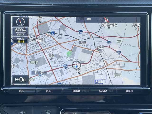 トヨタ アクア クロスオーバー 群馬県 2017(平29)年 6万km ベージュ 純正SDナビ（NSZT-Y66T）/AM/FM/CD/DVD/フルセグTV/SD/Bluetoothオーディオ/バックカメラ/ルーフレール/社外前方ドラレコ（DC-DR41）/ふらつき防止装置/レーンキープアシスト/プリクラッシュセーフティ/先行車発進お知らせ機能/オートライト/レベライザー/ハロゲンヘッドライト/オートマチックハイビーム/電動格納ウインカーミラー/ステアリングスイッチ/プッシュスタート/純正16インチアルミホイール/純正フロアマット/ビルトインETC/ハーフレザーシート/ECOモード/保証書/取扱説明書/スペアキー1本