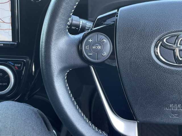 トヨタ アクア クロスオーバー 群馬県 2017(平29)年 6万km ベージュ 純正SDナビ（NSZT-Y66T）/AM/FM/CD/DVD/フルセグTV/SD/Bluetoothオーディオ/バックカメラ/ルーフレール/社外前方ドラレコ（DC-DR41）/ふらつき防止装置/レーンキープアシスト/プリクラッシュセーフティ/先行車発進お知らせ機能/オートライト/レベライザー/ハロゲンヘッドライト/オートマチックハイビーム/電動格納ウインカーミラー/ステアリングスイッチ/プッシュスタート/純正16インチアルミホイール/純正フロアマット/ビルトインETC/ハーフレザーシート/ECOモード/保証書/取扱説明書/スペアキー1本