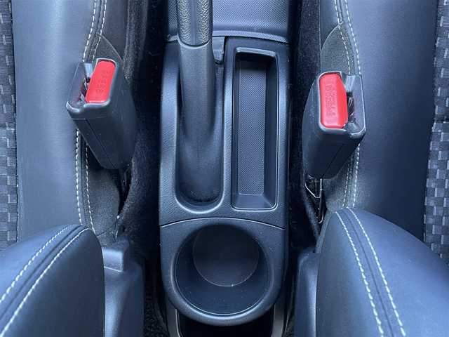 トヨタ アクア クロスオーバー 群馬県 2017(平29)年 6万km ベージュ 純正SDナビ（NSZT-Y66T）/AM/FM/CD/DVD/フルセグTV/SD/Bluetoothオーディオ/バックカメラ/ルーフレール/社外前方ドラレコ（DC-DR41）/ふらつき防止装置/レーンキープアシスト/プリクラッシュセーフティ/先行車発進お知らせ機能/オートライト/レベライザー/ハロゲンヘッドライト/オートマチックハイビーム/電動格納ウインカーミラー/ステアリングスイッチ/プッシュスタート/純正16インチアルミホイール/純正フロアマット/ビルトインETC/ハーフレザーシート/ECOモード/保証書/取扱説明書/スペアキー1本