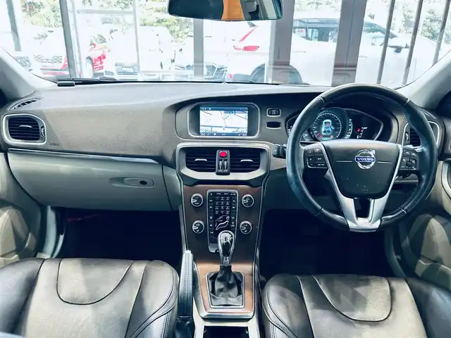 ボルボ Ｖ４０ T－4 スポーツ 大阪府 2014(平26)年 5.8万km 紺 200台限定車/ACC/BLIS/純正ナビ/TV/バックカメラ/純正17インチAW/HIDヘッドライト/クリアランスソナー/革シート/パワーシート/Dシートメモリ/シートヒーター/ETC/スマートキー