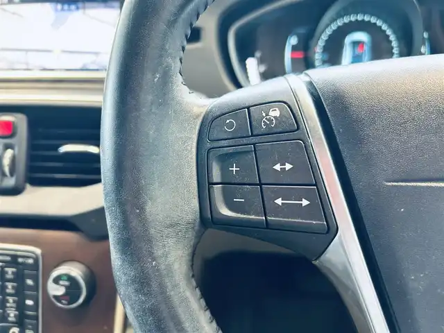 ボルボ Ｖ４０ T－4 スポーツ 大阪府 2014(平26)年 5.8万km 紺 200台限定車/ACC/BLIS/純正ナビ/TV/バックカメラ/純正17インチAW/HIDヘッドライト/クリアランスソナー/革シート/パワーシート/Dシートメモリ/シートヒーター/ETC/スマートキー