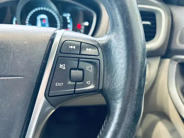 ボルボ Ｖ４０ T－4 スポーツ 大阪府 2014(平26)年 5.8万km 紺 200台限定車/ACC/BLIS/純正ナビ/TV/バックカメラ/純正17インチAW/HIDヘッドライト/クリアランスソナー/革シート/パワーシート/Dシートメモリ/シートヒーター/ETC/スマートキー