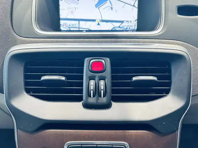 ボルボ Ｖ４０ T－4 スポーツ 大阪府 2014(平26)年 5.8万km 紺 200台限定車/ACC/BLIS/純正ナビ/TV/バックカメラ/純正17インチAW/HIDヘッドライト/クリアランスソナー/革シート/パワーシート/Dシートメモリ/シートヒーター/ETC/スマートキー