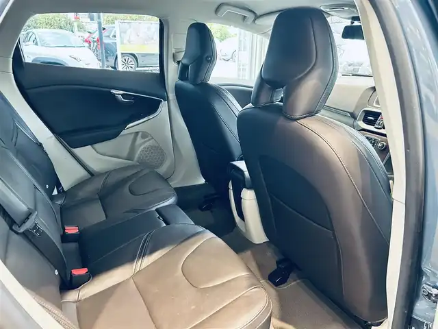 ボルボ Ｖ４０ T－4 スポーツ 大阪府 2014(平26)年 5.8万km 紺 200台限定車/ACC/BLIS/純正ナビ/TV/バックカメラ/純正17インチAW/HIDヘッドライト/クリアランスソナー/革シート/パワーシート/Dシートメモリ/シートヒーター/ETC/スマートキー