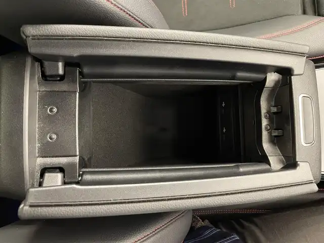 メルセデス・ベンツ ＣＬＡ２００ｄ AMGライン 岡山県 2020(令2)年 3.3万km ポーラホワイト レーダーセーフティパッケージ/アンビエントライト/パワーシート/シートヒーター/純正ナビ/リアカメラ/アクティブブレーキアシスト/アクティブステアリングアシスト/アクティブレーンキーピングアシスト/パークトロニック/ESP/道路標識アシスト/トランクマット/インテリジェンスライトシステム/ロケイターライティング/オートライト/レインセンサー/Bluetooth/フルセグTV/USB/ETC/ドラレコ