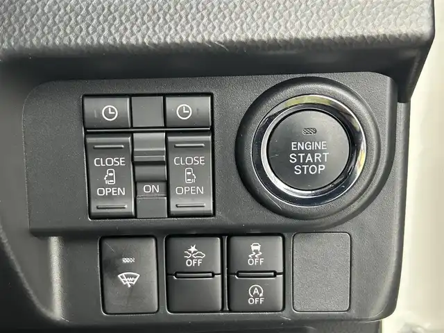 トヨタ ルーミー カスタムG 道央・札幌 2023(令5)年 0.9万km パールホワイトⅢ ・４WD/・寒冷地仕様/・社外ナビ/・バックカメラ/・ETC/・衝突軽減ブレーキ/・レーダークルーズコントロール/・パーキングソナー/・ワイパーデアイサー/・両側パワースライドドア/・純正AW/・LEDヘッドライト/・プッシュスタート/・スマートキー