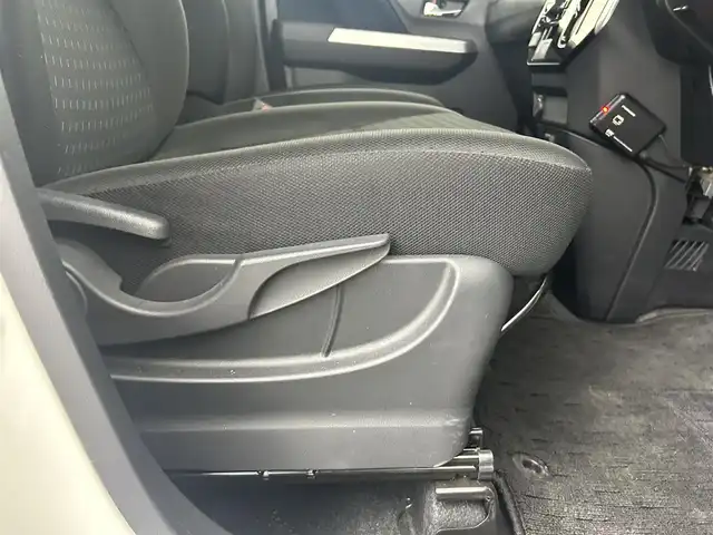 トヨタ ルーミー カスタムG 道央・札幌 2023(令5)年 0.9万km パールホワイトⅢ ・４WD/・寒冷地仕様/・社外ナビ/・バックカメラ/・ETC/・衝突軽減ブレーキ/・レーダークルーズコントロール/・パーキングソナー/・ワイパーデアイサー/・両側パワースライドドア/・純正AW/・LEDヘッドライト/・プッシュスタート/・スマートキー