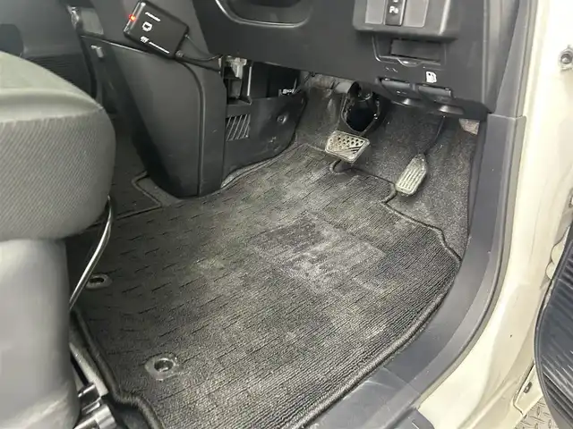 トヨタ ルーミー カスタムG 道央・札幌 2023(令5)年 0.9万km パールホワイトⅢ ・４WD/・寒冷地仕様/・社外ナビ/・バックカメラ/・ETC/・衝突軽減ブレーキ/・レーダークルーズコントロール/・パーキングソナー/・ワイパーデアイサー/・両側パワースライドドア/・純正AW/・LEDヘッドライト/・プッシュスタート/・スマートキー