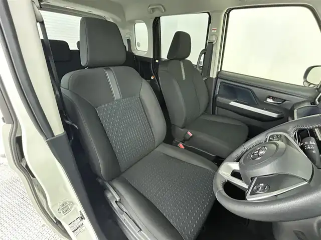 トヨタ ルーミー カスタムG 道央・札幌 2023(令5)年 0.9万km パールホワイトⅢ ・４WD/・寒冷地仕様/・社外ナビ/・バックカメラ/・ETC/・衝突軽減ブレーキ/・レーダークルーズコントロール/・パーキングソナー/・ワイパーデアイサー/・両側パワースライドドア/・純正AW/・LEDヘッドライト/・プッシュスタート/・スマートキー