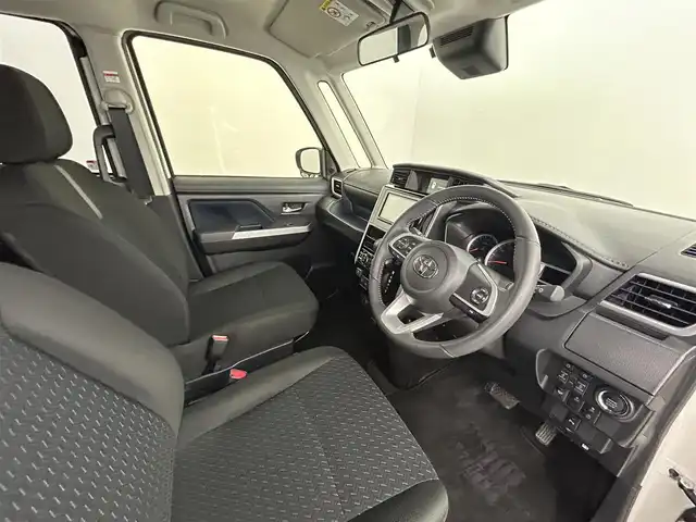 トヨタ ルーミー カスタムG 道央・札幌 2023(令5)年 0.9万km パールホワイトⅢ ・４WD/・寒冷地仕様/・社外ナビ/・バックカメラ/・ETC/・衝突軽減ブレーキ/・レーダークルーズコントロール/・パーキングソナー/・ワイパーデアイサー/・両側パワースライドドア/・純正AW/・LEDヘッドライト/・プッシュスタート/・スマートキー