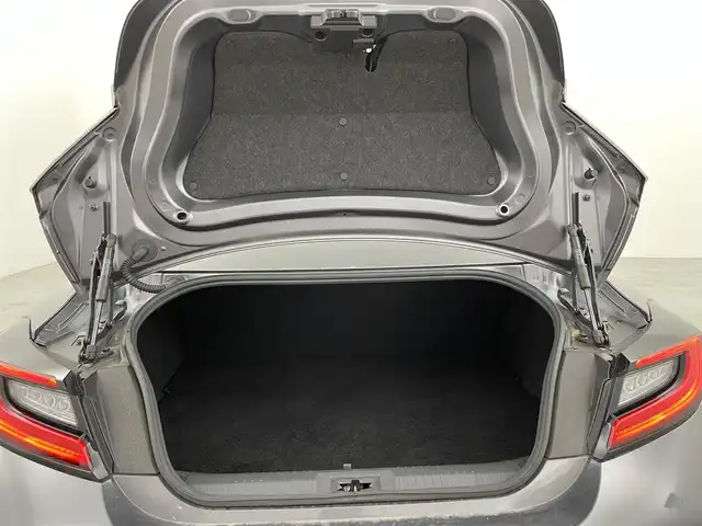 スバル ＢＲＺ S 福岡県 2022(令4)年 0.6万km マグネタイトグレーメタリック 社外９型ナビ（ＢＴ，フルセグＴＶ）　/バックカメラ　/ＥＴＣ　/前方ドライブレコーダー　/クルーズコントロール　/スバルリヤビークルディテクション　/ＳＲＨ　/横滑り防止　/シートヒーター　/革巻きステアリング　/ＬＥＤ
