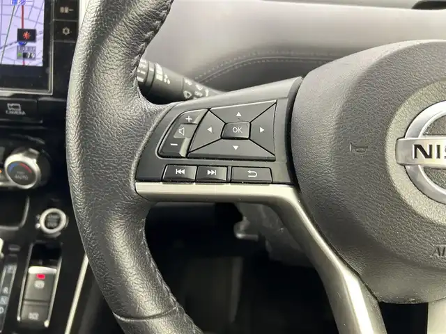 日産 セレナ ハイウェイスター V 愛知県 2022(令4)年 4万km マルーンレッド 2トーン 純正10インチナビ/　　・CD/DVD/フルセグ/BT/アラウンドビューモニター/デジタルインナーミラー/ドライブレコーダー/純正後席11インチフリップダウンモニター/ETC/ステアリングリモコン/プロパイロット/エマージェンシーブレーキ/オートブレーキホールド/後方車両検知機能/後側方衝突防止システム/車線逸脱防止警報機能/両側パワースライドドア/ハンズフリーオートスライド/デュアルバックドア/純正16インチアルミホイール/LEDヘッドライト/フォグランプ/社外AWスタッドレスタイヤセット積み込み/取扱説明書/保証書/スペアキー