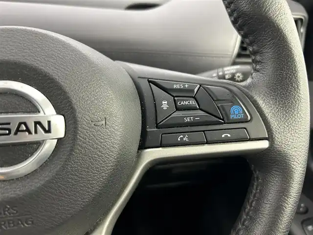 日産 セレナ ハイウェイスター V 愛知県 2022(令4)年 4万km マルーンレッド 2トーン 純正10インチナビ/　　・CD/DVD/フルセグ/BT/アラウンドビューモニター/デジタルインナーミラー/ドライブレコーダー/純正後席11インチフリップダウンモニター/ETC/ステアリングリモコン/プロパイロット/エマージェンシーブレーキ/オートブレーキホールド/後方車両検知機能/後側方衝突防止システム/車線逸脱防止警報機能/両側パワースライドドア/ハンズフリーオートスライド/デュアルバックドア/純正16インチアルミホイール/LEDヘッドライト/フォグランプ/社外AWスタッドレスタイヤセット積み込み/取扱説明書/保証書/スペアキー