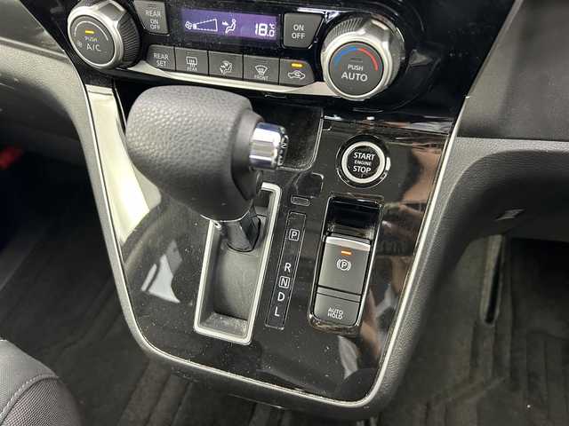 日産 セレナ ハイウェイスター V 愛知県 2022(令4)年 4万km マルーンレッド 2トーン 純正10インチナビ/　　・CD/DVD/フルセグ/BT/アラウンドビューモニター/デジタルインナーミラー/ドライブレコーダー/純正後席11インチフリップダウンモニター/ETC/ステアリングリモコン/プロパイロット/エマージェンシーブレーキ/オートブレーキホールド/後方車両検知機能/後側方衝突防止システム/車線逸脱防止警報機能/両側パワースライドドア/ハンズフリーオートスライド/デュアルバックドア/純正16インチアルミホイール/LEDヘッドライト/フォグランプ/社外AWスタッドレスタイヤセット積み込み/取扱説明書/保証書/スペアキー