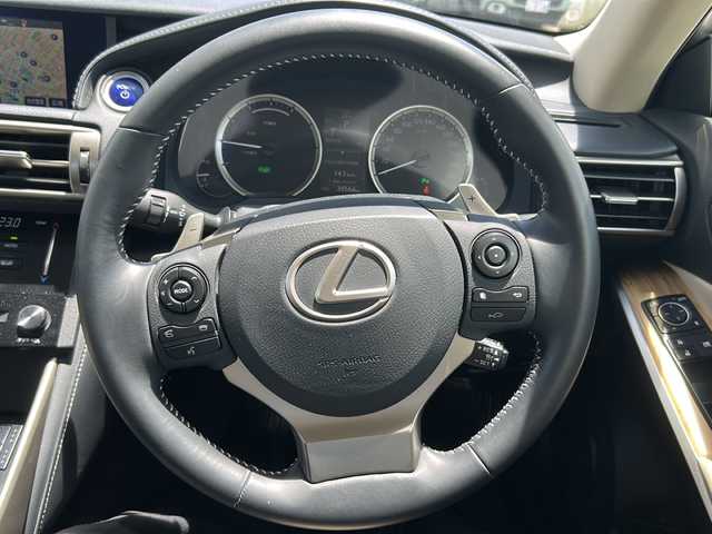 レクサス ＩＳ 300h 佐賀県 2013(平25)年 4万km ホワイトパールクリスタルシャイン 純正ナビ/Ｂｌｕｅｔｏｏｔｈ/CD/DVD/バックカメラ/ワンセグテレビ/オートライト/オートエアコン/パワーシート/シートヒーター/エアシート/サンルーフ/クルーズコントロール/プッシュスタート/パドルシフト/EVモード/SNOW/前後ドライブレコーダー/取扱説明書/保証書/記録簿