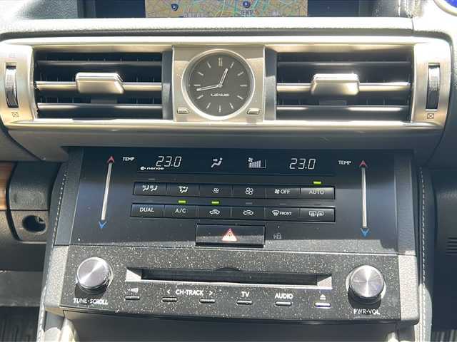 レクサス ＩＳ 300h 佐賀県 2013(平25)年 4万km ホワイトパールクリスタルシャイン 純正ナビ/Ｂｌｕｅｔｏｏｔｈ/CD/DVD/バックカメラ/ワンセグテレビ/オートライト/オートエアコン/パワーシート/シートヒーター/エアシート/サンルーフ/クルーズコントロール/プッシュスタート/パドルシフト/EVモード/SNOW/前後ドライブレコーダー/取扱説明書/保証書/記録簿